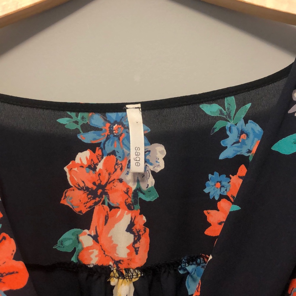 Ruffled bottom romper - Picture 4 of 6